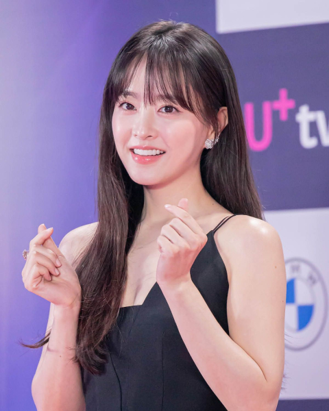 Park Boyoung at the 2024 Blue Dragon Series Awards in Incheon South Korea with curtain bangs.